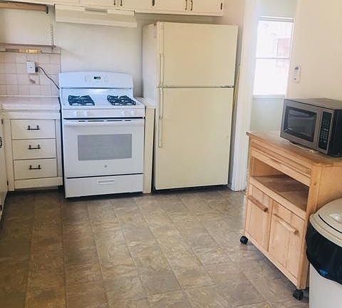 3rd image of 139 W Barnett St