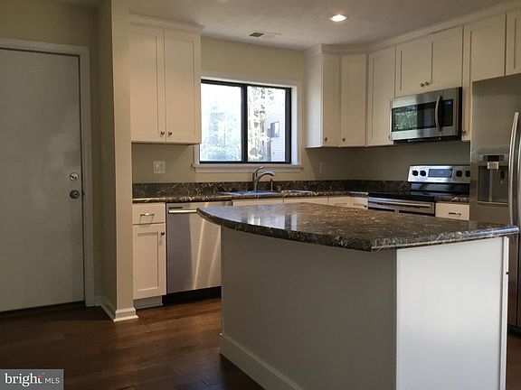 4th image of 44660 Willow Oak Ct