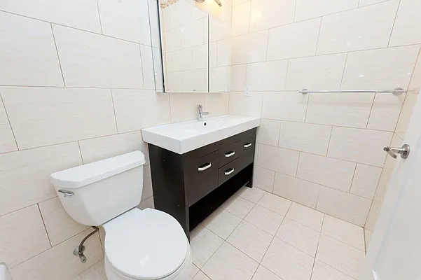 Rented by Halvatzis Realty | media 13