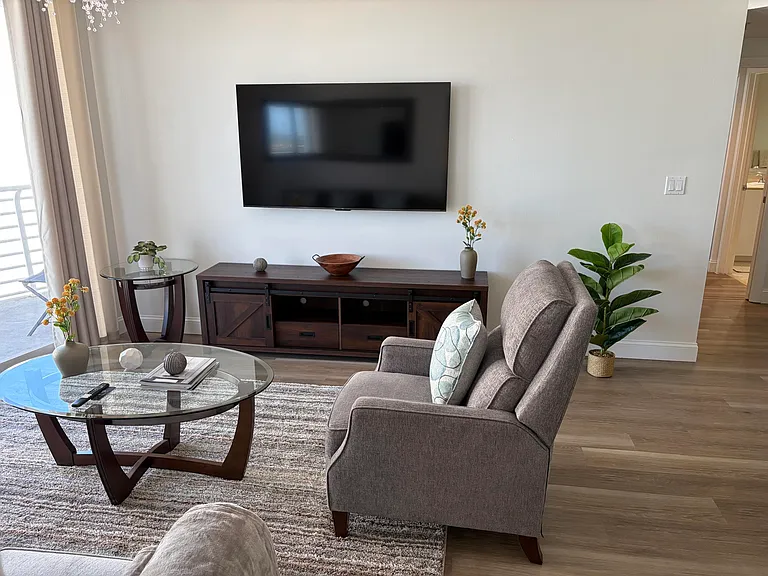 1551 N Flagler Dr #905 — Photo 8
