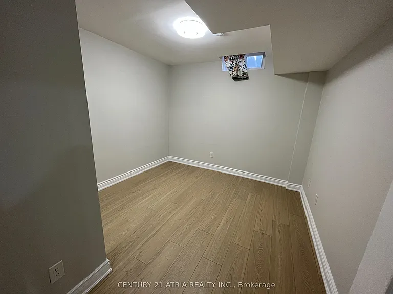 92 Jaffray Rd #BASEMENT — Photo 9