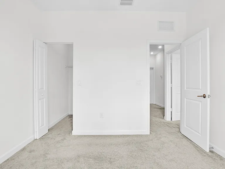 20610 NE 5th Pl — Photo 33