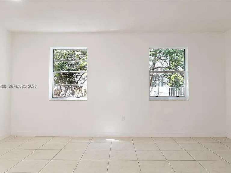 1525 NW 19th Ter #15 — Photo 2