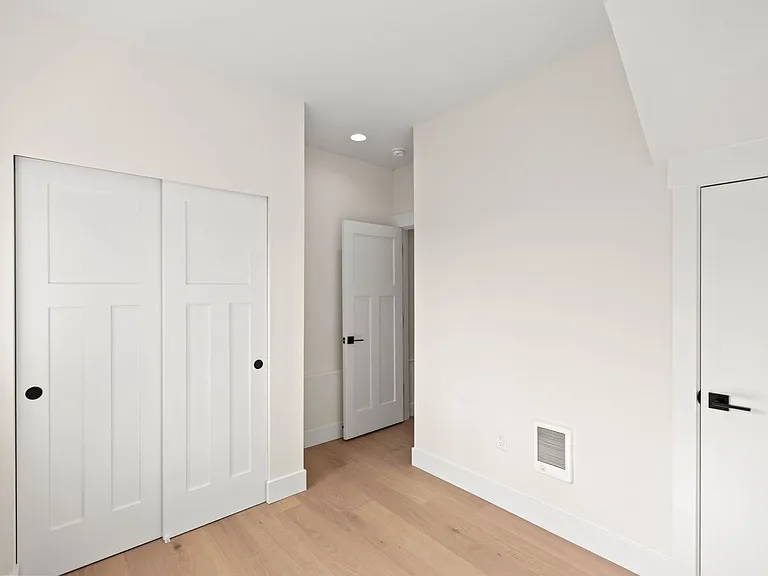 811 NE 125th St — Photo 11