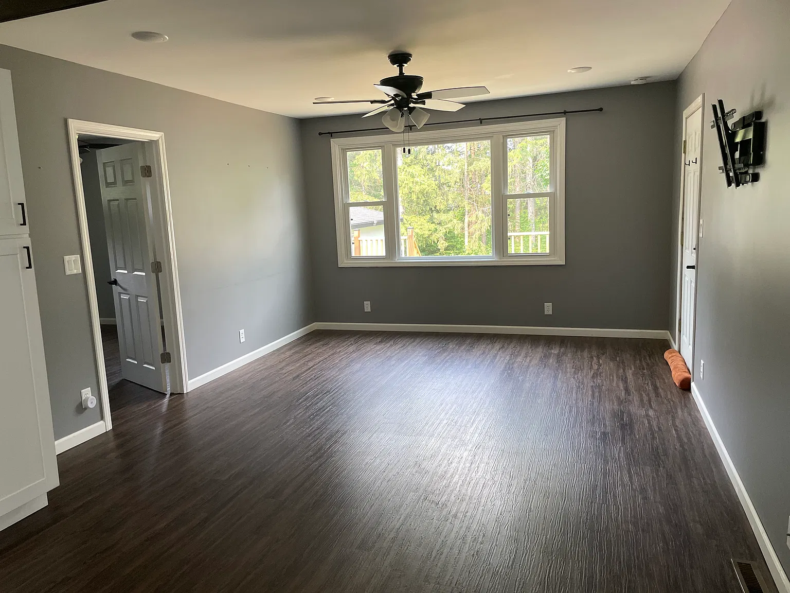 3 bed, 1.5 bath, 1000 sqft, $1,700 — Photo 3
