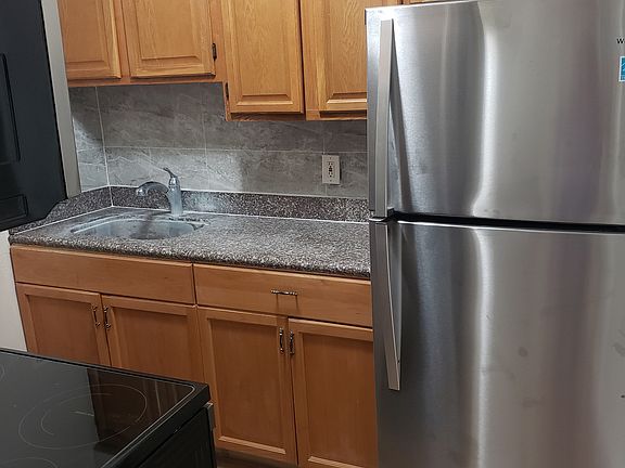 5th image of 234 Sidonia Ave #0