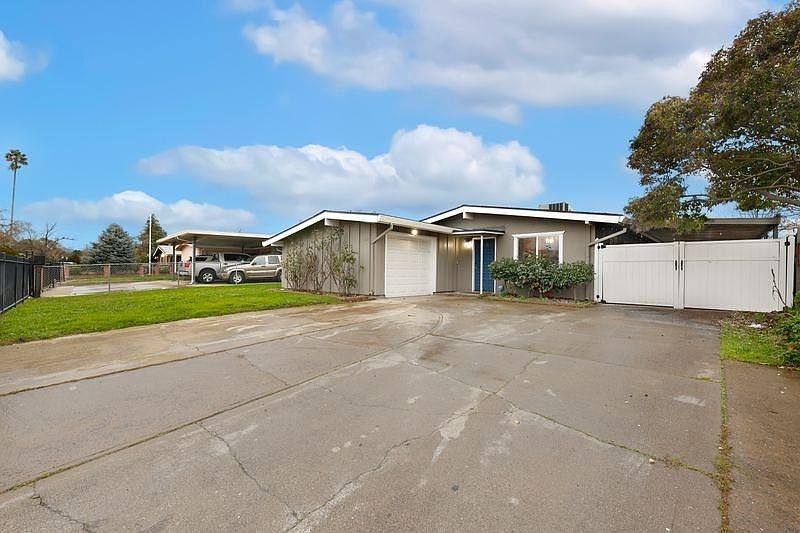 1st image of 6425 Channing Dr