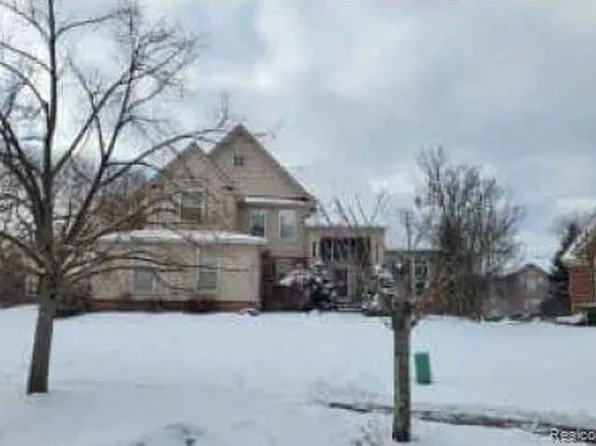 7432 Maple Mill Ct, West Bloomfield, MI 48323