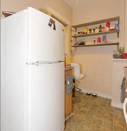 5th image of 178 S Swan St APT 1R
