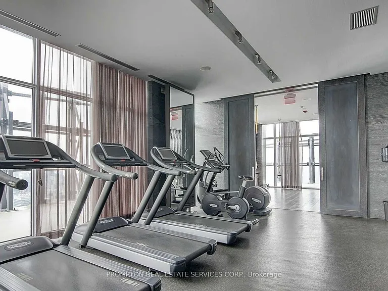 1080 Bay St #1111 — Photo 3