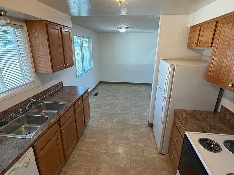 2523 Pine Ln SE — Photo 1