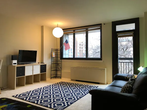 801 N Pitt St APT 303, Alexandria, VA 22314