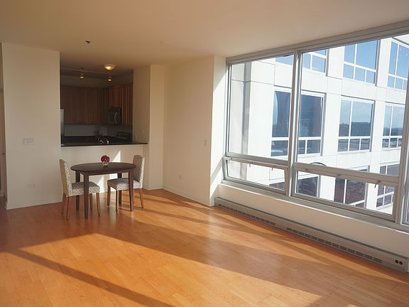 5th image of 1841 S Calumet Ave APT 2208