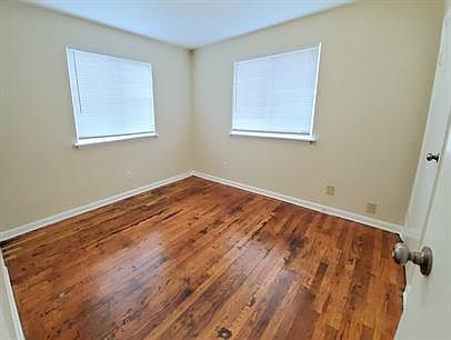 3rd image of 2054 Grasmere Ave