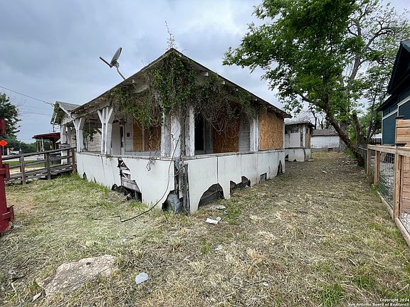 3rd image of 1015 STEVES AVE