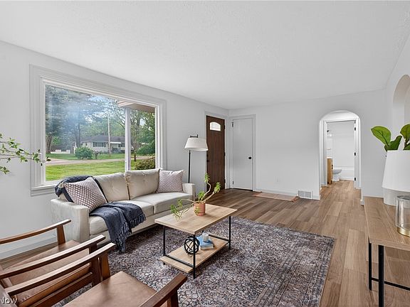 3rd image of 1865 Knight Rd