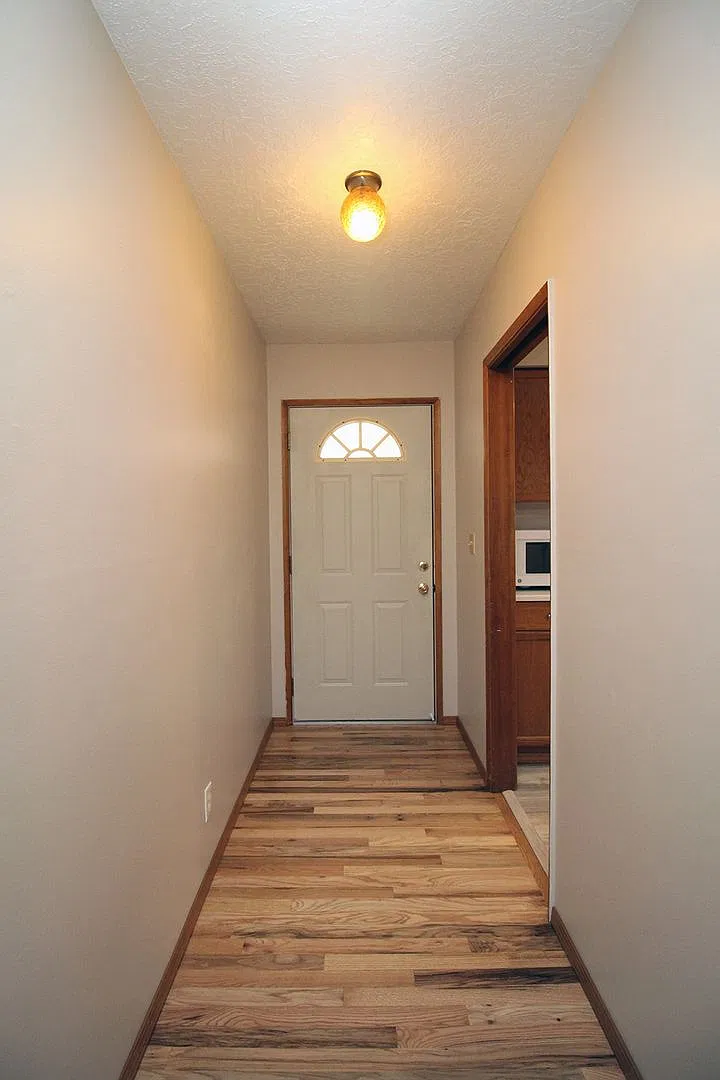 Ranch Style 3 Bedroom Home in Lake Oswego with Large Yard + Detached WorkShop — Photo 4