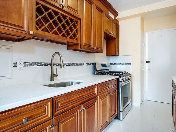 4th image of 2 Fordham Hill Oval APT 15F