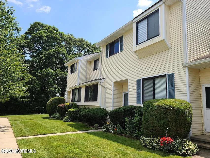 3 bed, 2.5 bath, 1674 sqft, $3,500 — Photo 2