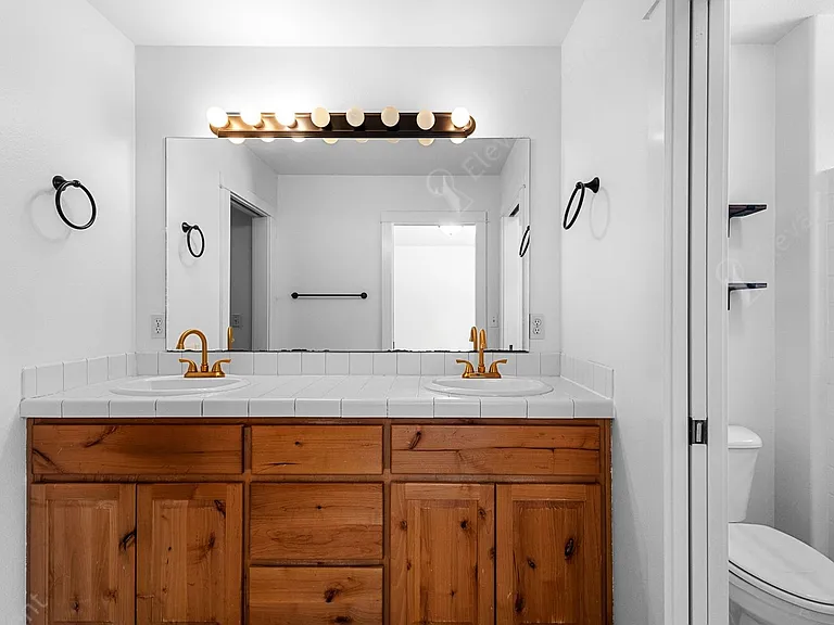 20700 Nicolette Dr — Photo 15