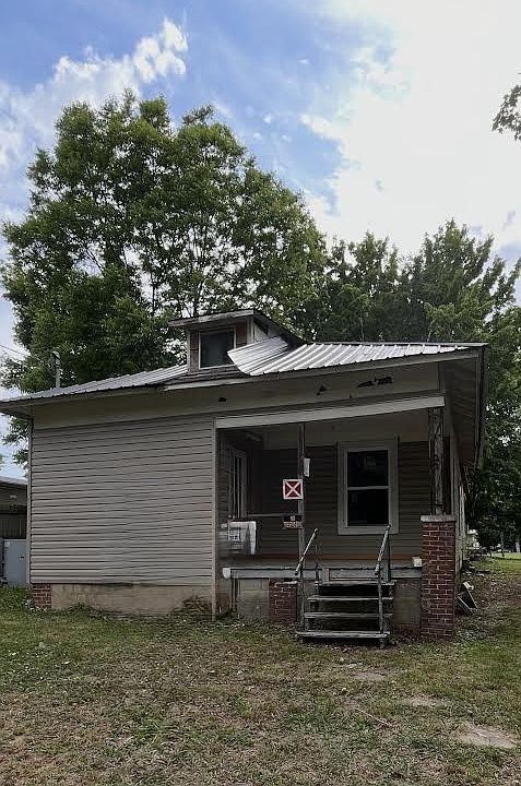 2nd image of 1505 Railroad Ave