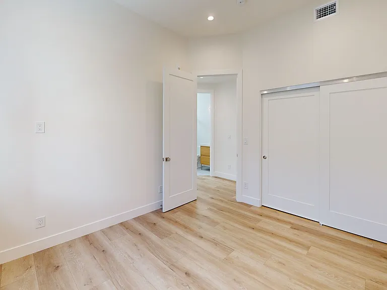 2952 Folsom St — Photo 10