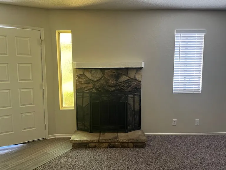 2600 Chandler Ct #31 — Photo 2