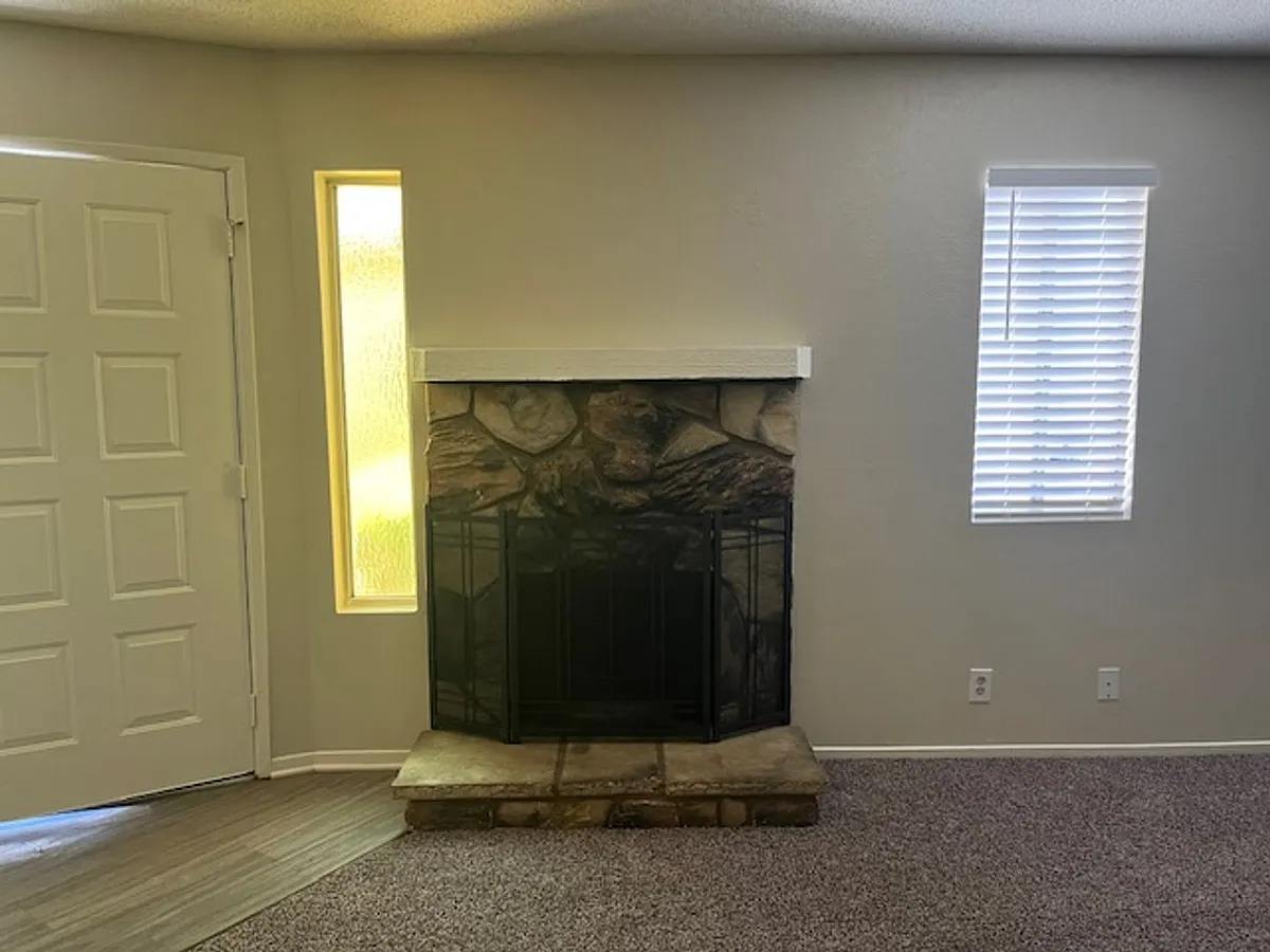 Building Photo - 2600 Chandler Ct #31