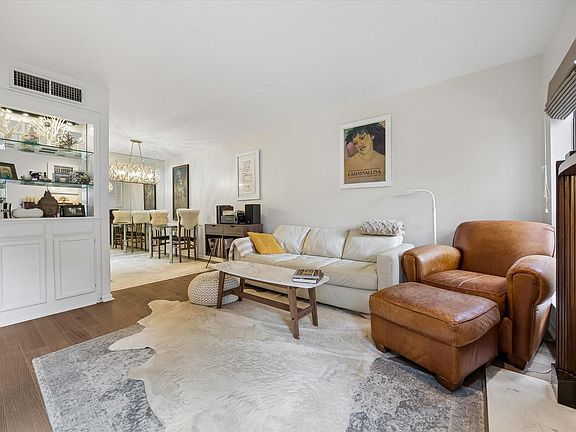 2nd image of 1601 S Shepherd Dr APT 30