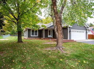 911 Grandview Dr, Hudson, WI 54016