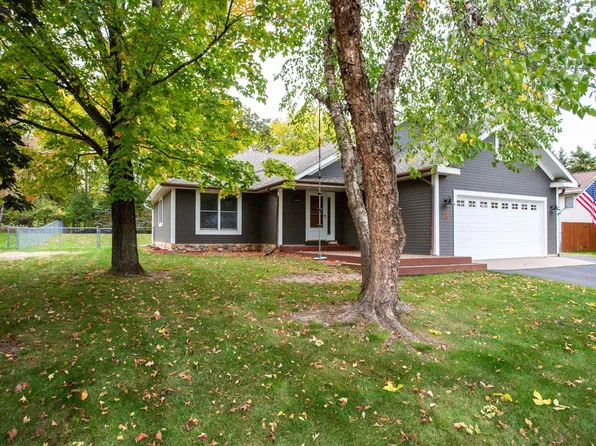 911 Grandview Dr, Hudson, WI 54016