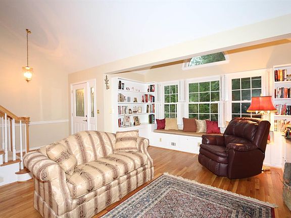 5th image of 7199 Foxview Dr