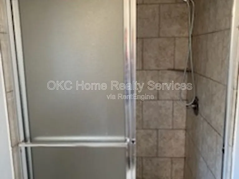 1304 NW 10th St #B — Photo 8
