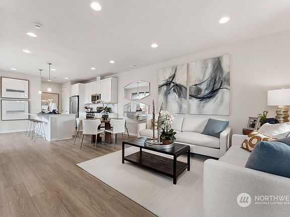 4th image of 15311 207th Avenue E #184
