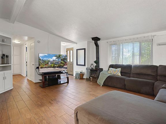 4th image of 901 Quail Oaks Rd