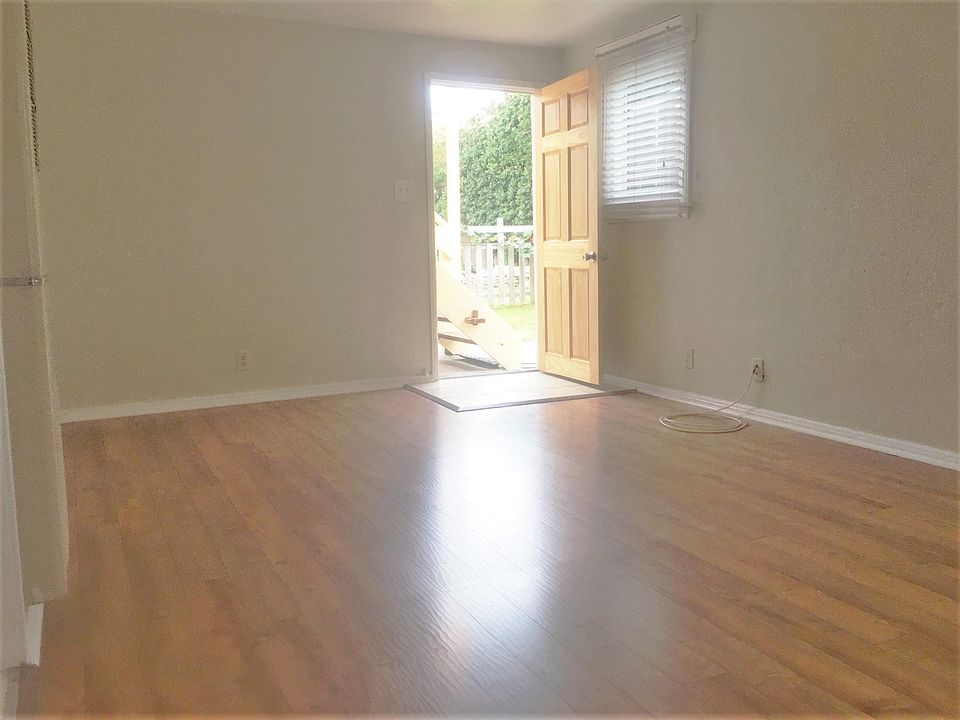 1st image of 3045 1/2 E 6th St