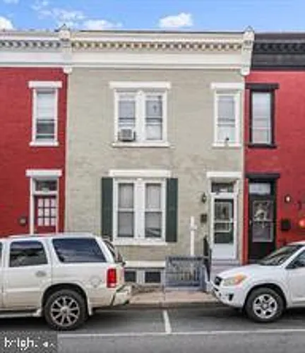 210 N Locust St Photo 1