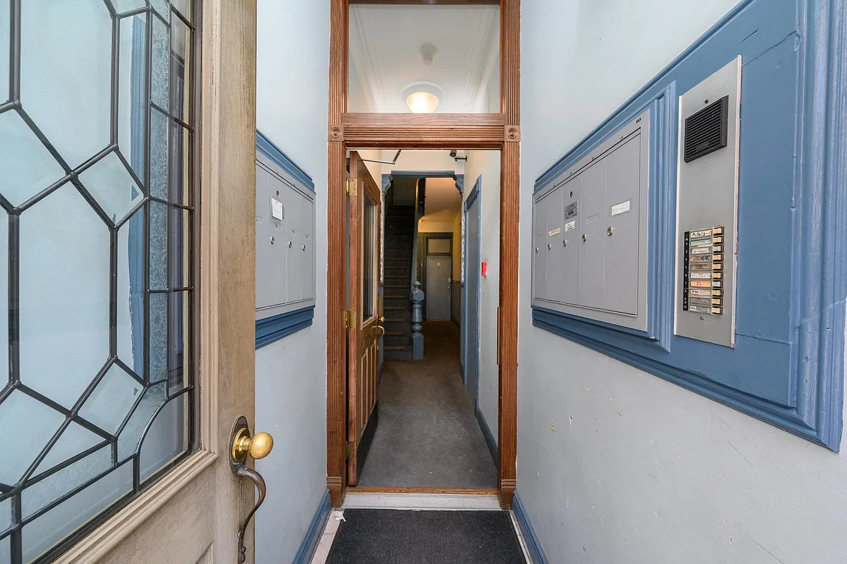 Building Photo - 1013 Park Ave #1L