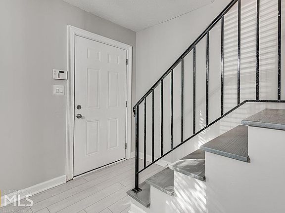 5th image of 6587 Autumn Trace Dr