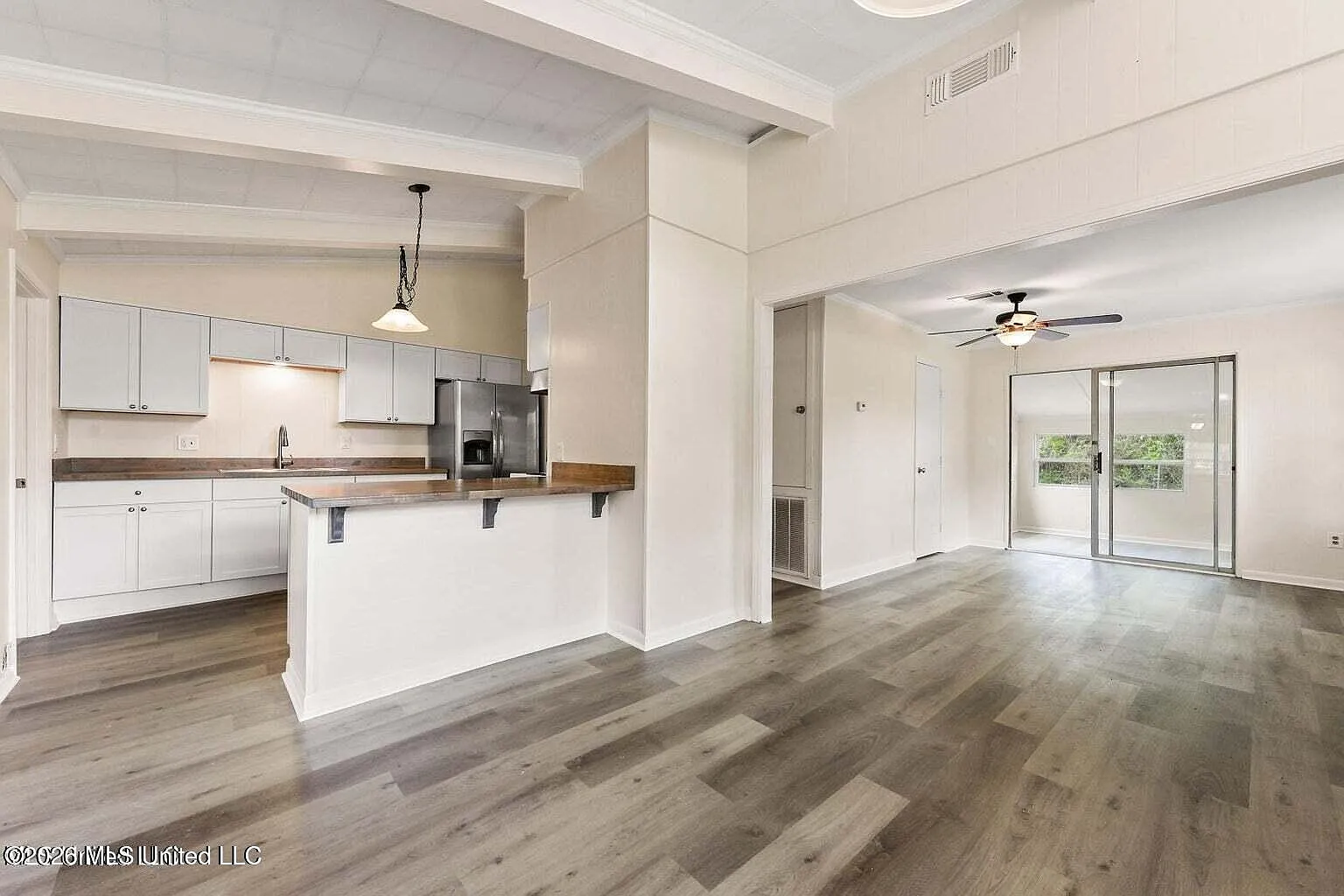 3 bed, 2.0 bath, 2138 sqft, $1,850 — Photo 4