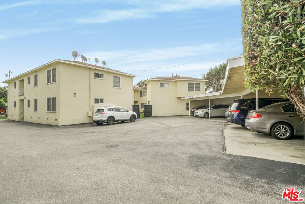 7933 Alverstone Ave, Los Angeles, CA - View 4