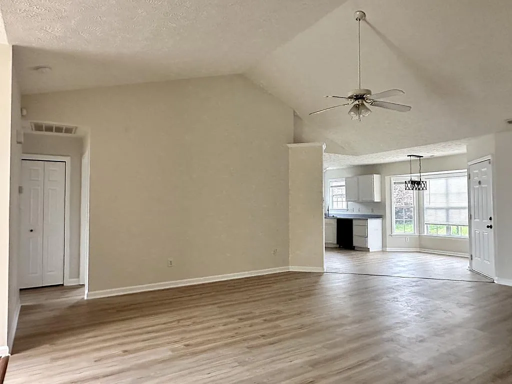 2517 Forest Lodge Dr — Photo 3