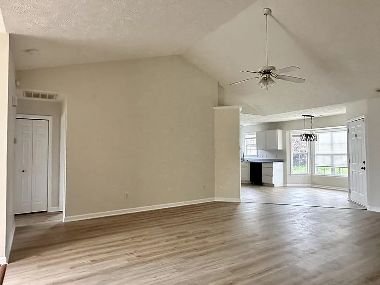 2517 Forest Lodge Dr — Photo 3