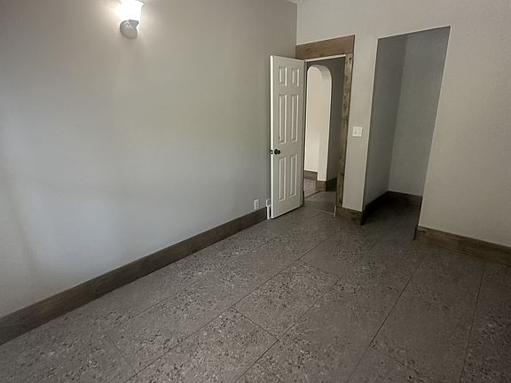 5th image of 3244 W 92nd St
