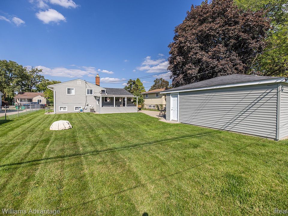 28417 Cambridge St, photo 18