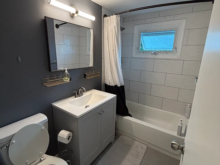 428 Boston St — Photo 8