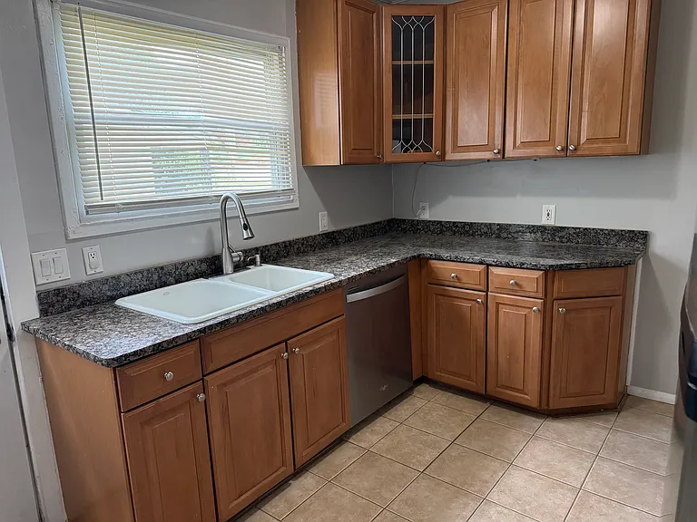 109 Buist Ave — Photo 19