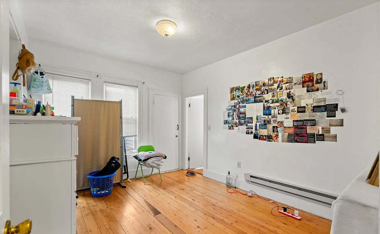 4 bed, 9999 sqft, $5,200 — Photo 4