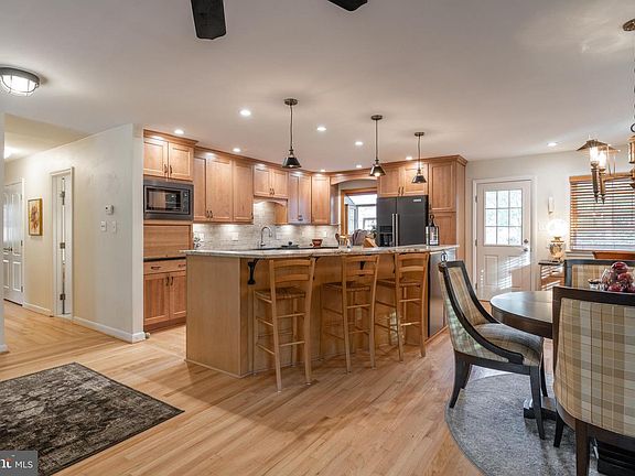 4th image of 8503 Cherry Valley Ln