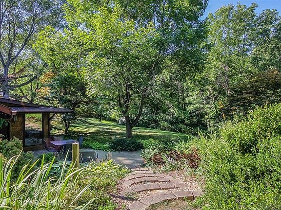 4th image of 1318 Woodland Dr